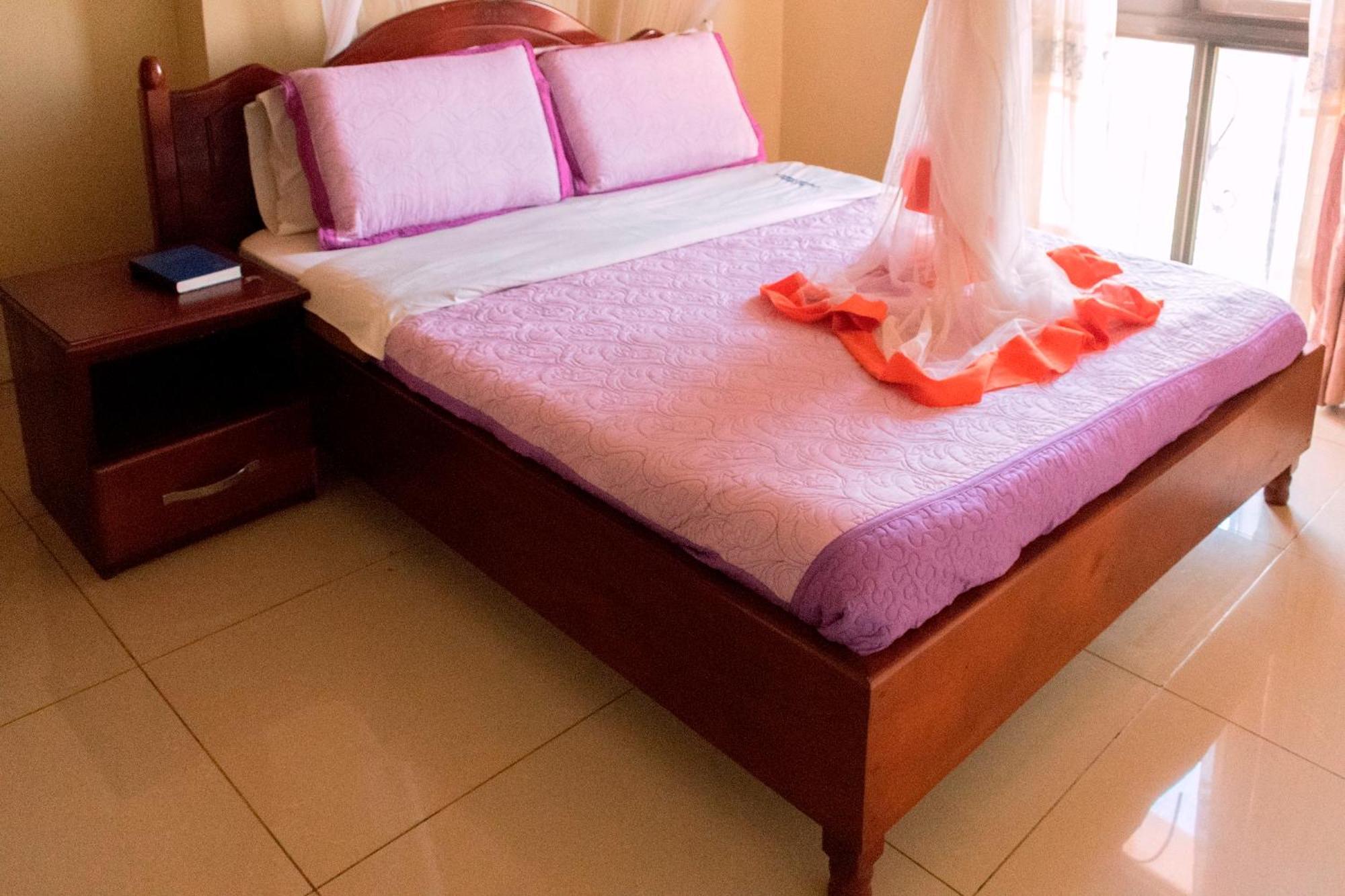 Kahondo Buffalo Hotel Kampala Makerere Экстерьер фото